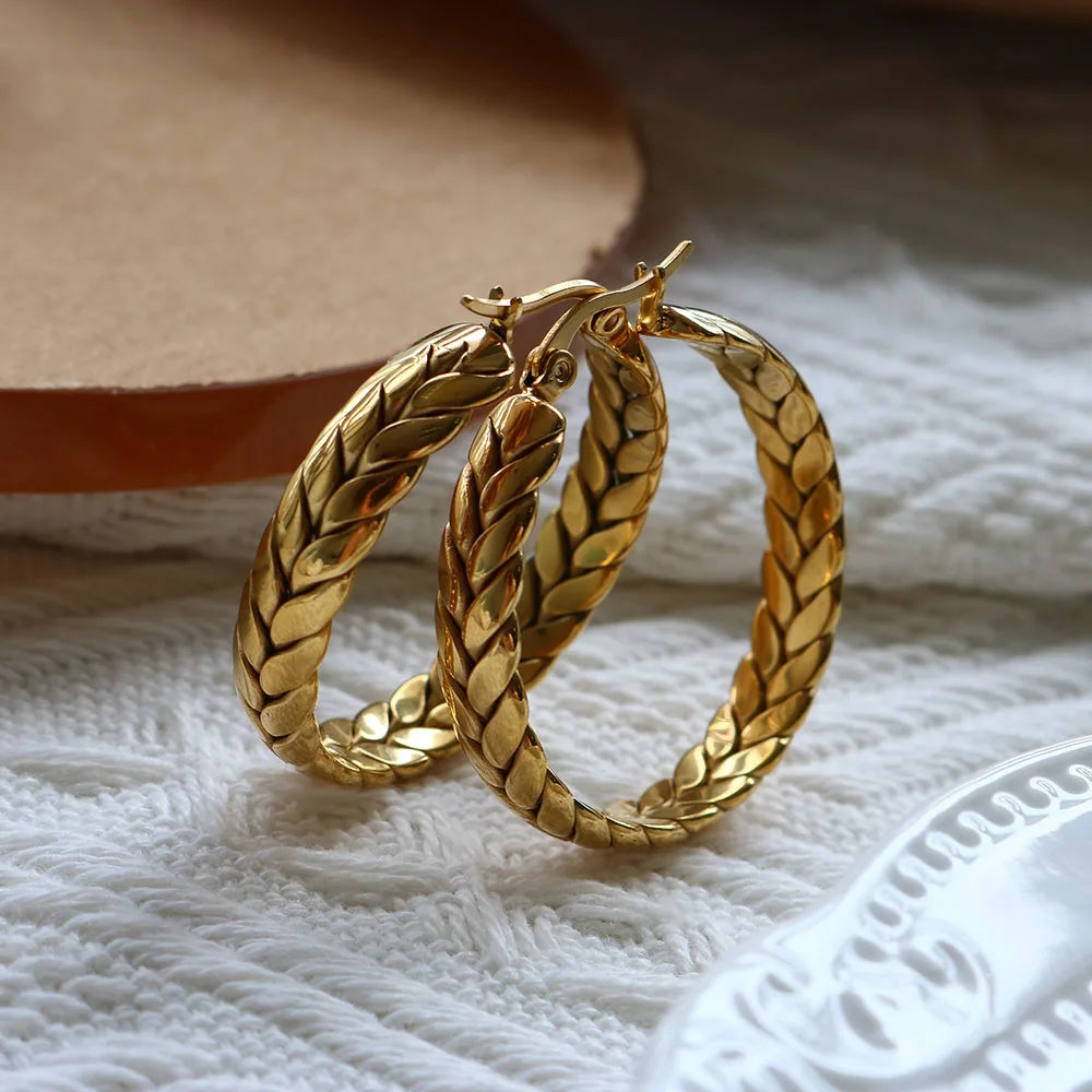 Braided hoop earring Gold