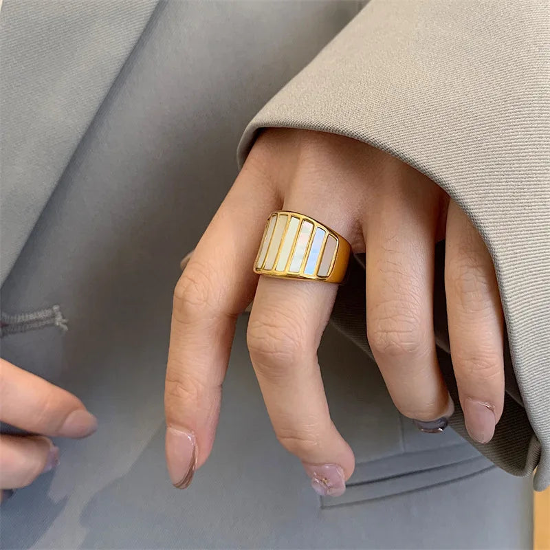 Madre pearl Ring