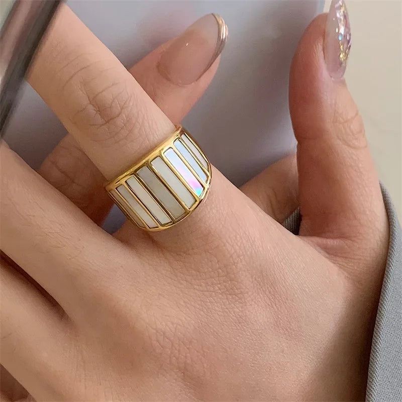 Madre pearl Ring