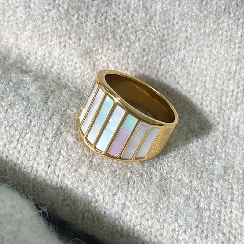 Madre pearl Ring