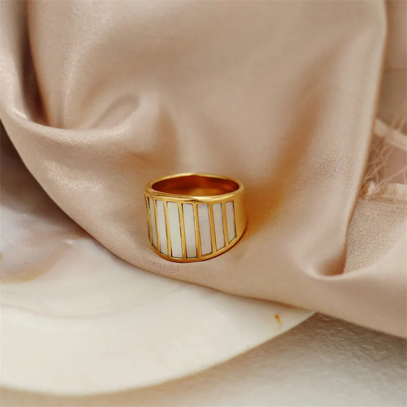 Madre pearl Ring
