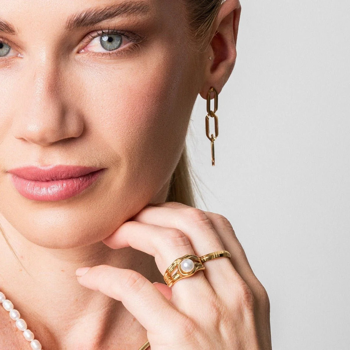 Solitaire Pearl Ring, 18K Gold-Plated